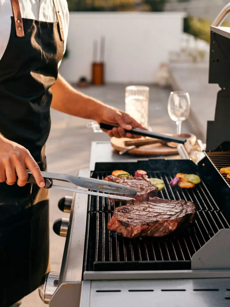 A Photo Of A Man Cooking A Steak On A Gr R87w7e9 Sgqccjievmehyq Ee6on56ktfeli1has319ja